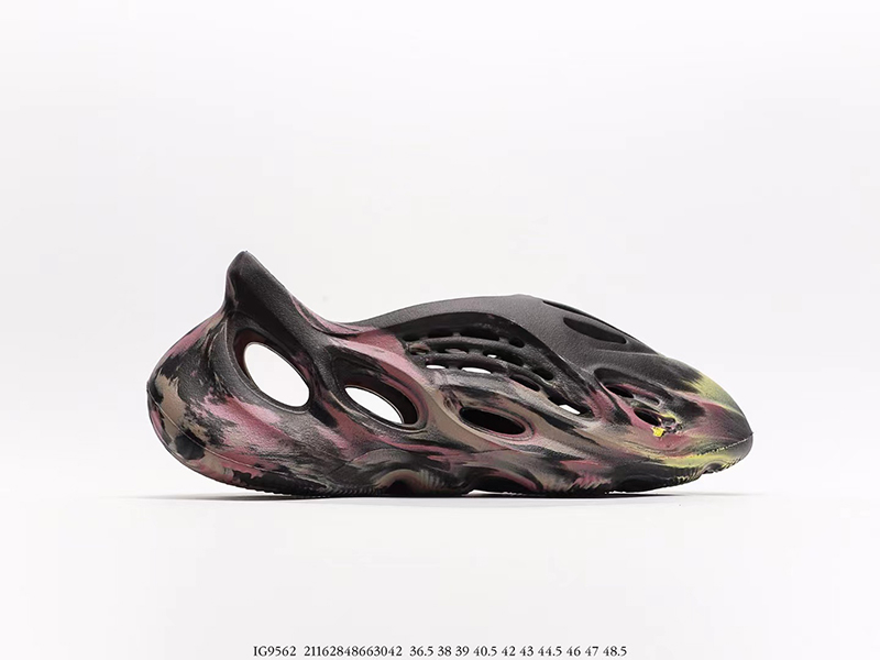 Yeezy Foam Runner MX Carbon IG9562 - Image 2
