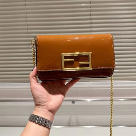 FENDI Chain Wallet Crossbody Bag - Image 5