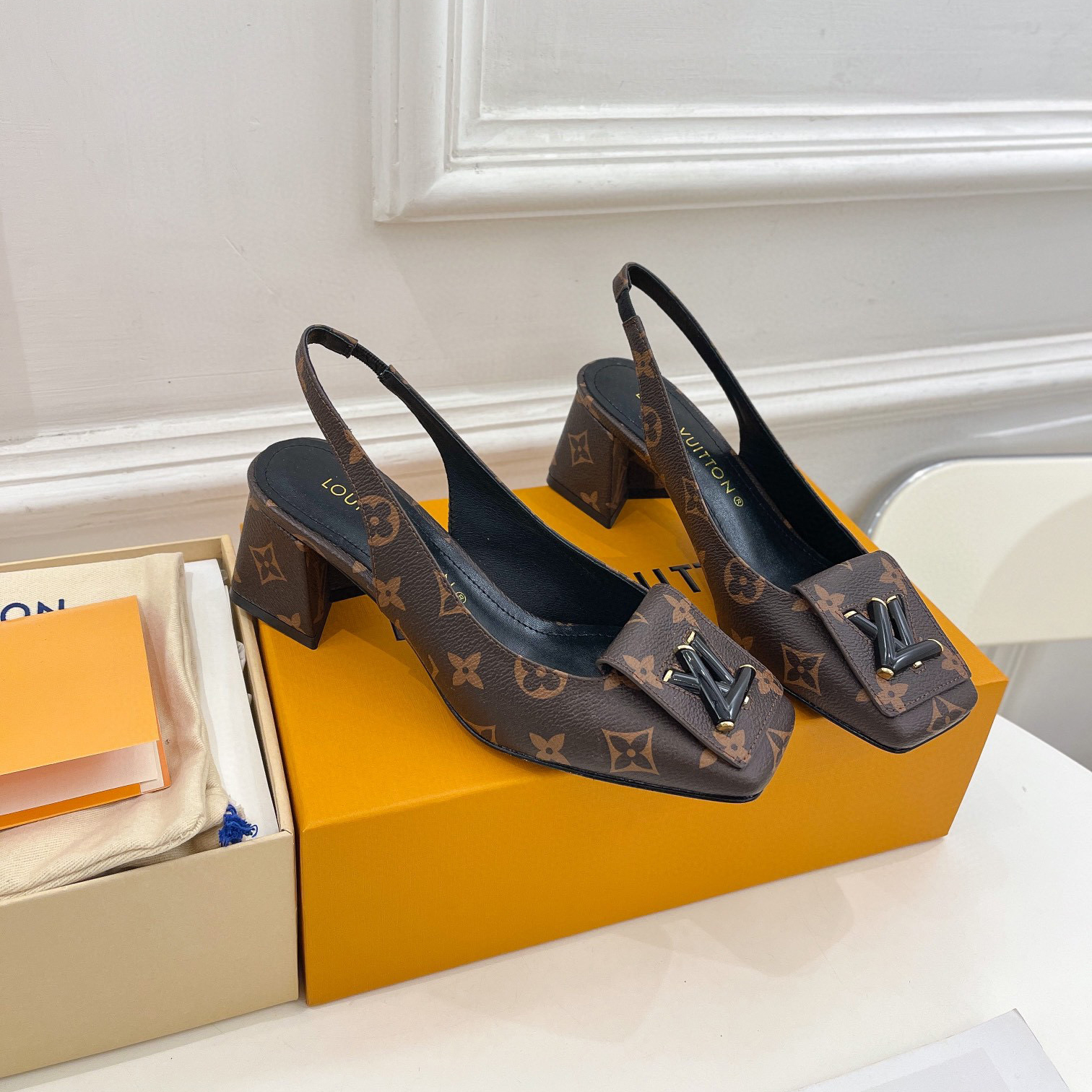 LV Half a Pack of Horseshoe Heels Slide Sandal - Image 3