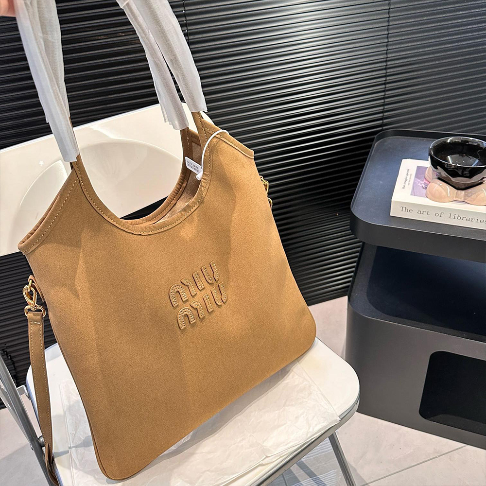 Miu Miu lvy suede leather bag - Image 3