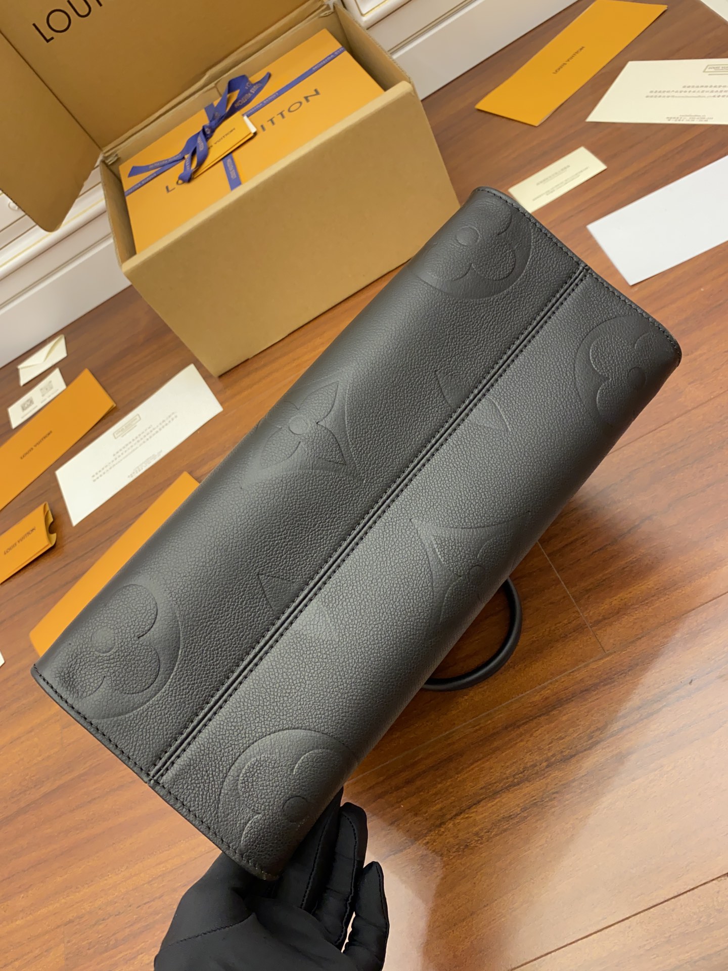 LV Onthego MM Bag - Image 8
