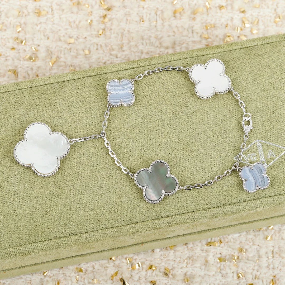 Van Cleef&Arpels VCA irregular alhambra Bracelet - Image 3