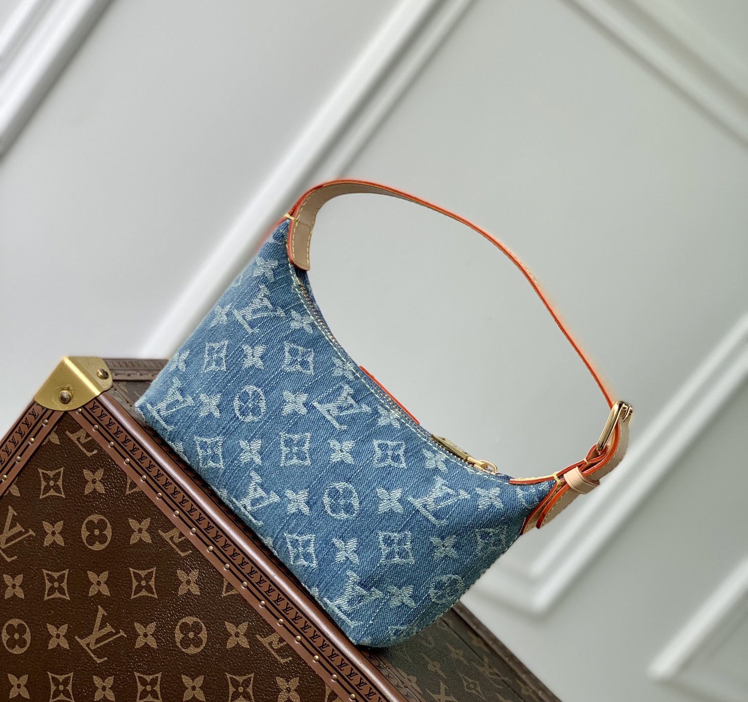 LV HILLS POCHETTE Denim Handbag M82949 - Image 6