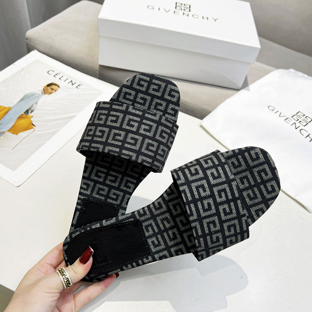 Givenchy Comfortable Flat Flip-flops Slide Sandal - Image 3