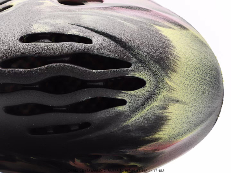 Yeezy Foam Runner MX Carbon IG9562 - Image 8