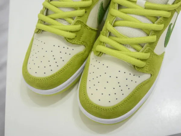 Dunk Low Pro “ Sour Apple"