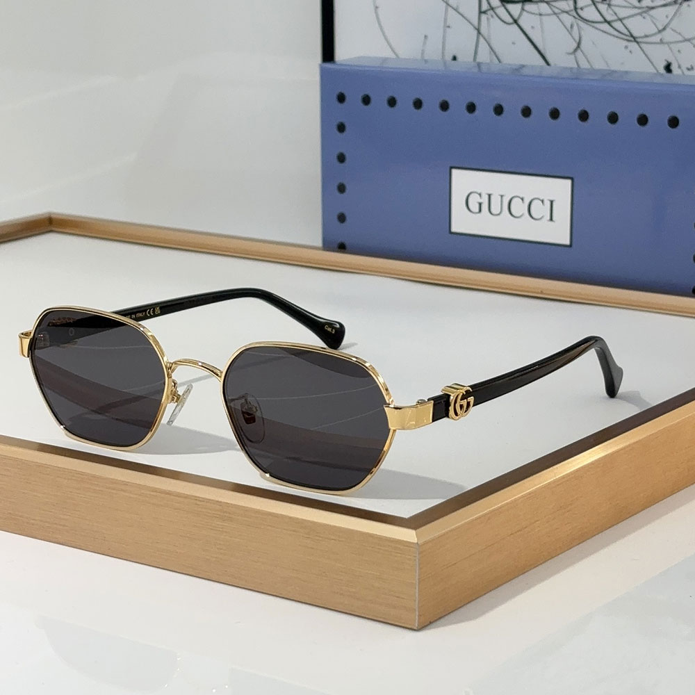 Gucci  Metal mirror leg Logo  sunglasses Top quality - Image 5