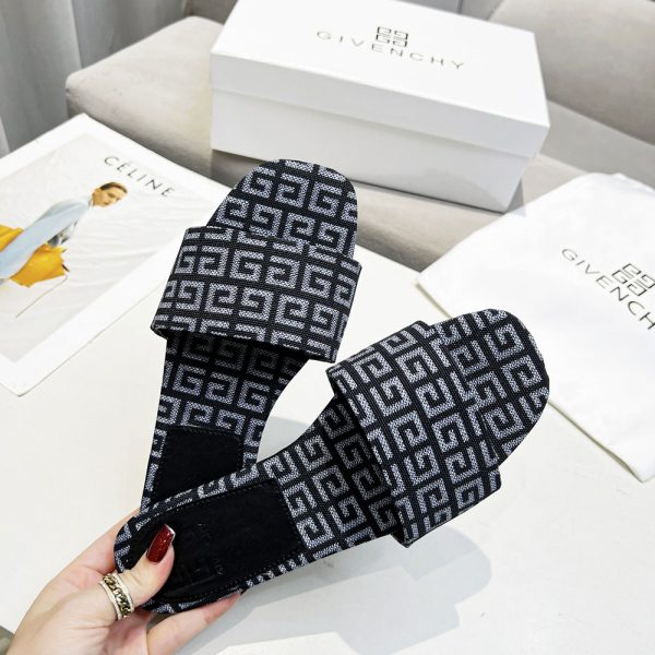 Givenchy Comfortable Flat Flip-flops Slide Sandal
