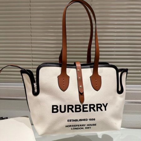 Burberry Tote Bag Medium - Image 3
