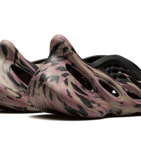 Yeezys Foam Runner “ MX Carbon" - Image 4
