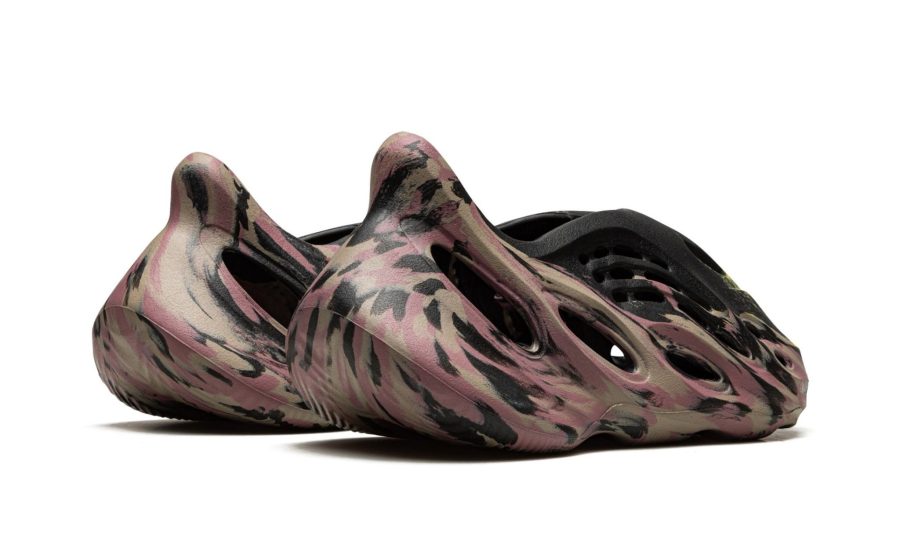 Yeezys Foam Runner “ MX Carbon" - Image 4
