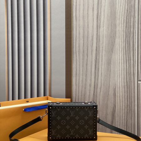 LV Clutch Box - Image 4