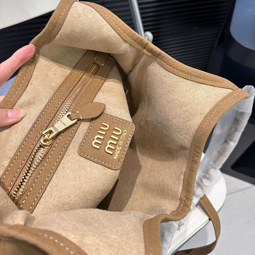 Miu Miu lvy suede leather bag - Image 9