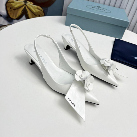 Prada  Leather Temperament Piece  Sandals Slide - Image 3