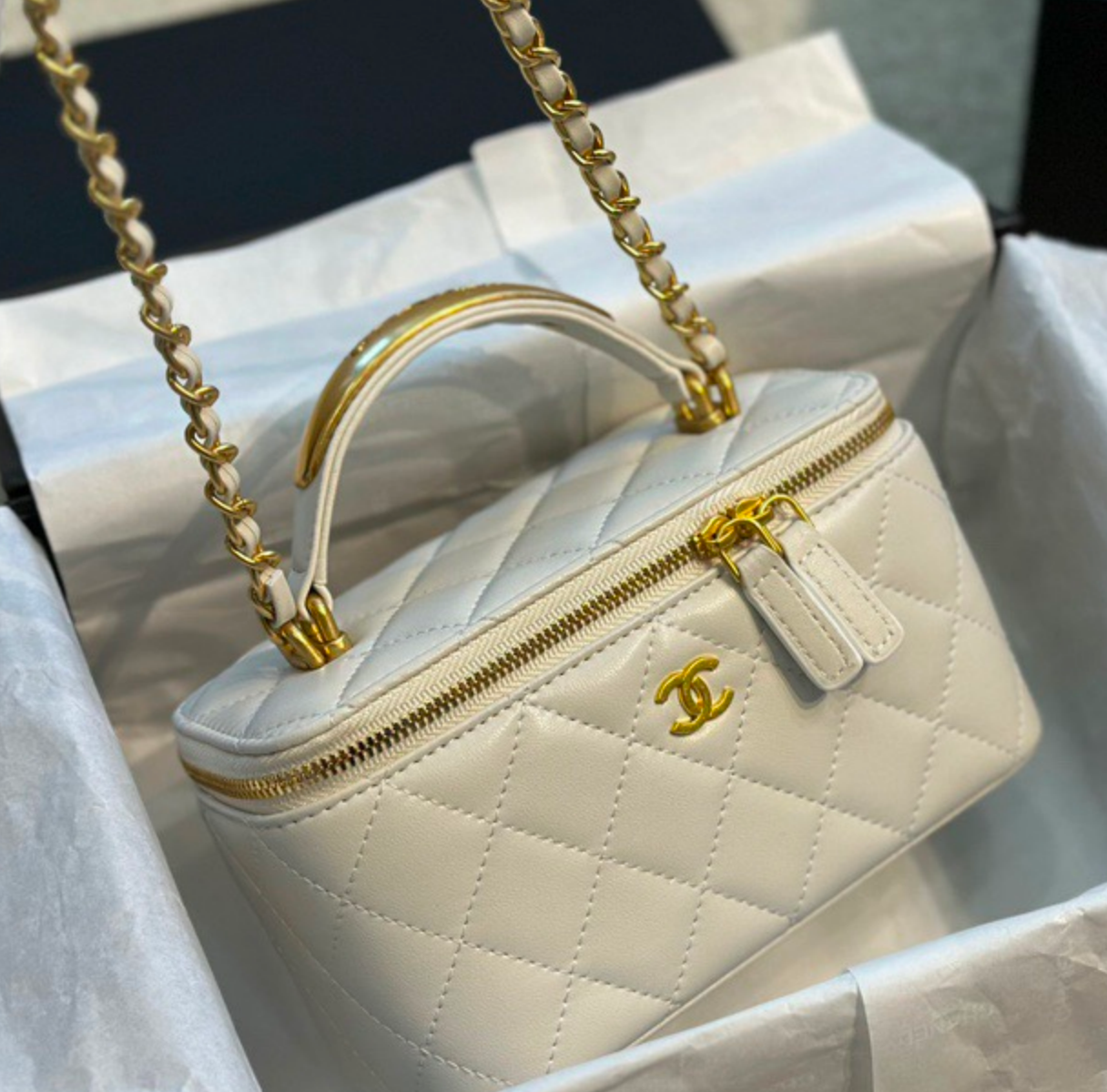 Chanel 22B Metal Handle Makeup Box - Image 4