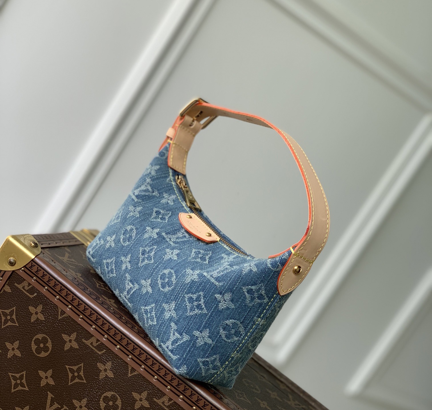 LV HILLS POCHETTE Denim Handbag M82949 - Image 4