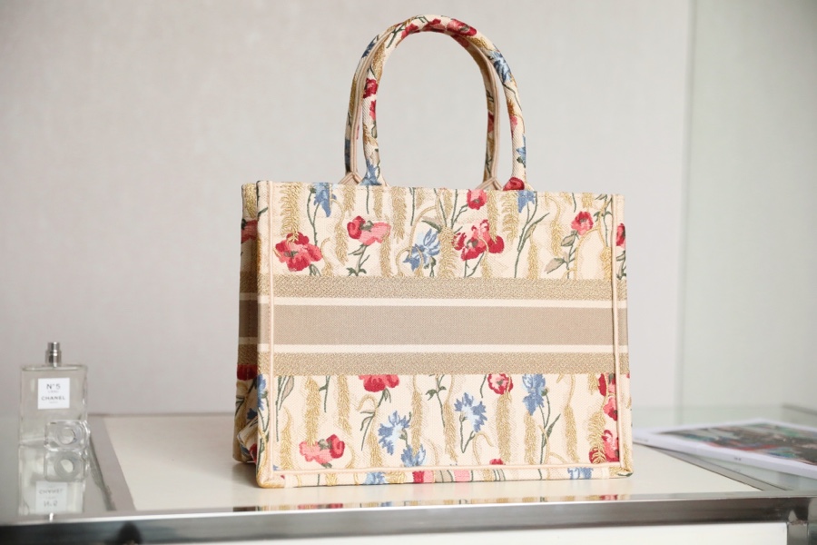 Dior Book Tote Natural Multicolor Raffia Embroidered With Dior Petites Fleurs - Image 7