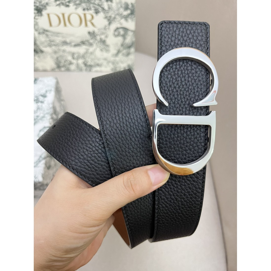 Dior cowhide and bottom leather, palladium plated pure steel buckle 35MM - Image 1