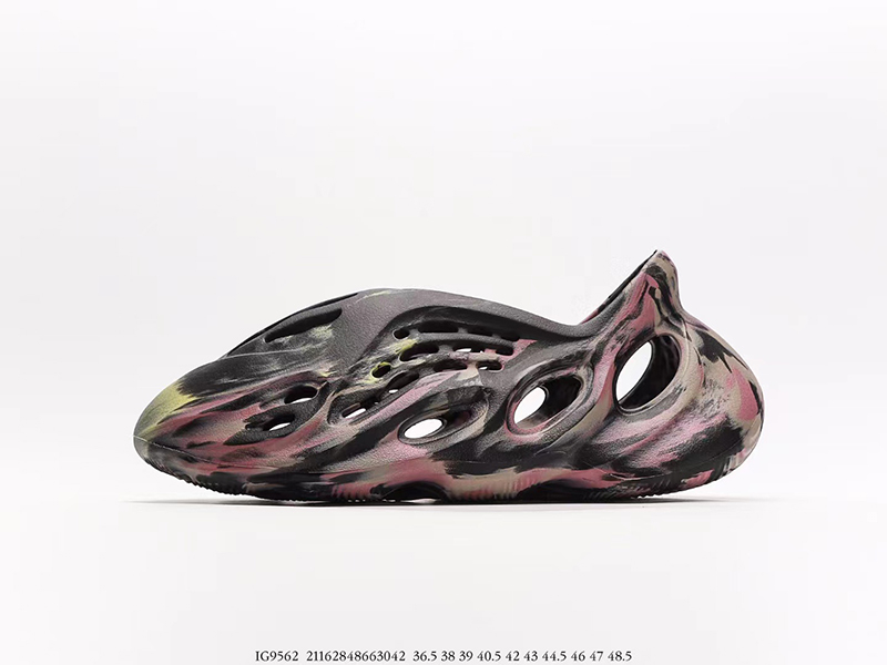 Yeezy Foam Runner MX Carbon IG9562 - Image 1