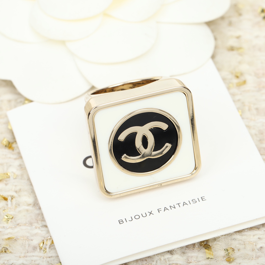 Chanel  23 Square ring diamond ring - Image 1