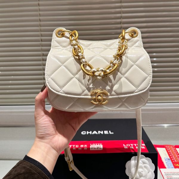 Chanel The Linge Chain Goes With Everything Retro Bag