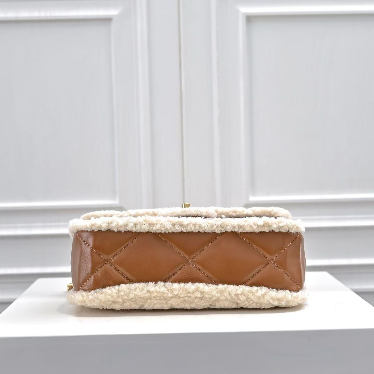 Chanel Autumn and Winter Series Flap Bag - Image 4