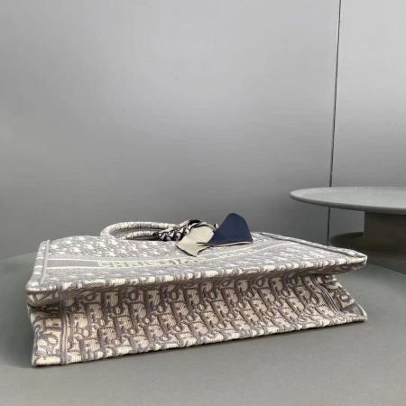 Dior Book Tote Medium Gray Dior Oblique Embroidery M1296Z - Image 4