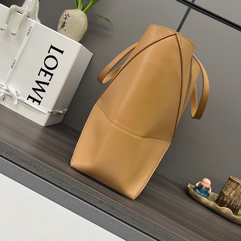 Loewe Puzzle Fold Tote in shiny calfskin Medium Brown - Image 4