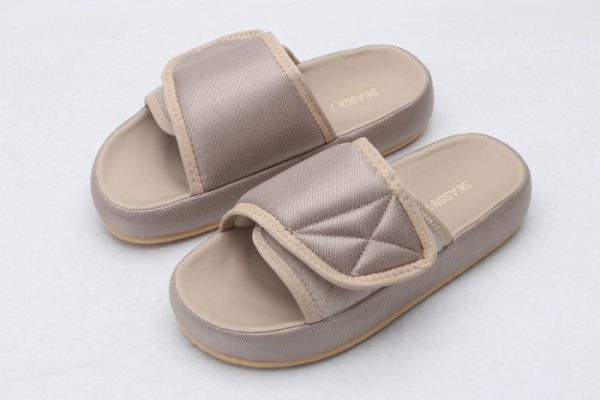 Yeezy Slide 6