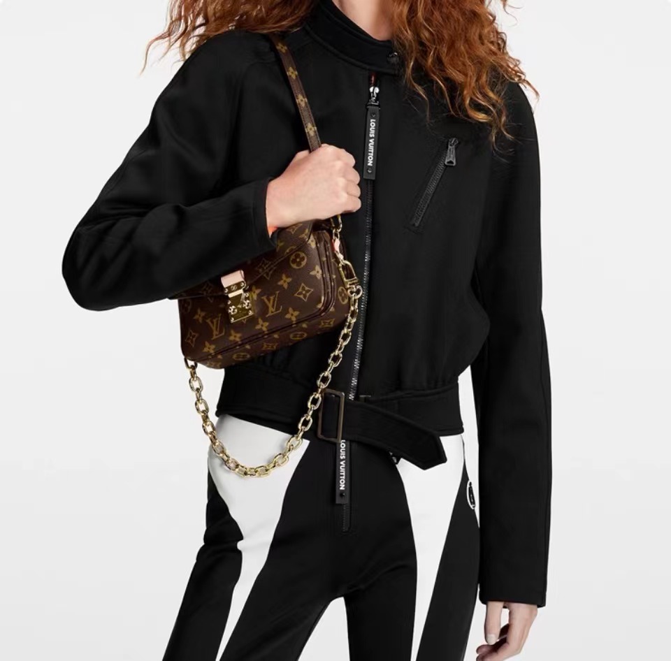 LV Pochette Metis East West Bag - Image 2