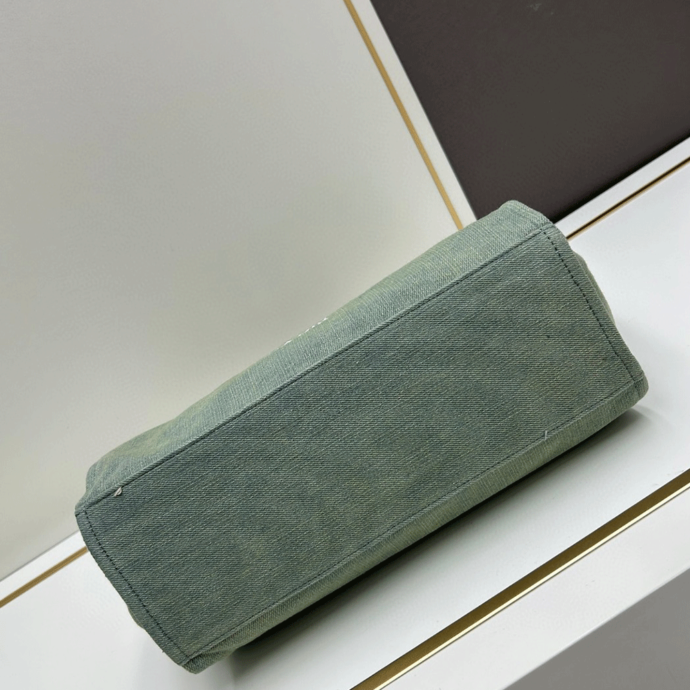 Chanel Large Beach Bag - Image 6