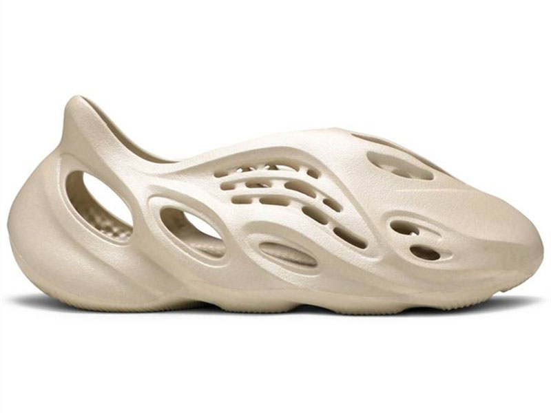 Yeezy Foam Runner Sand FY4567 - Image 1