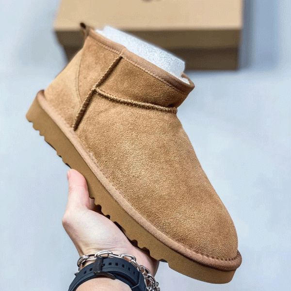 UGG Women'sClassic Ultra Mini Boot