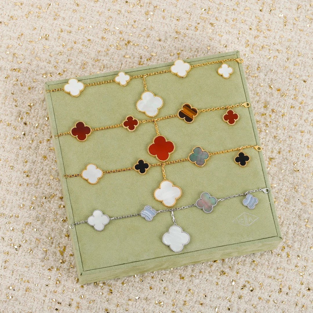 Van Cleef&Arpels VCA irregular alhambra Bracelet - Image 1