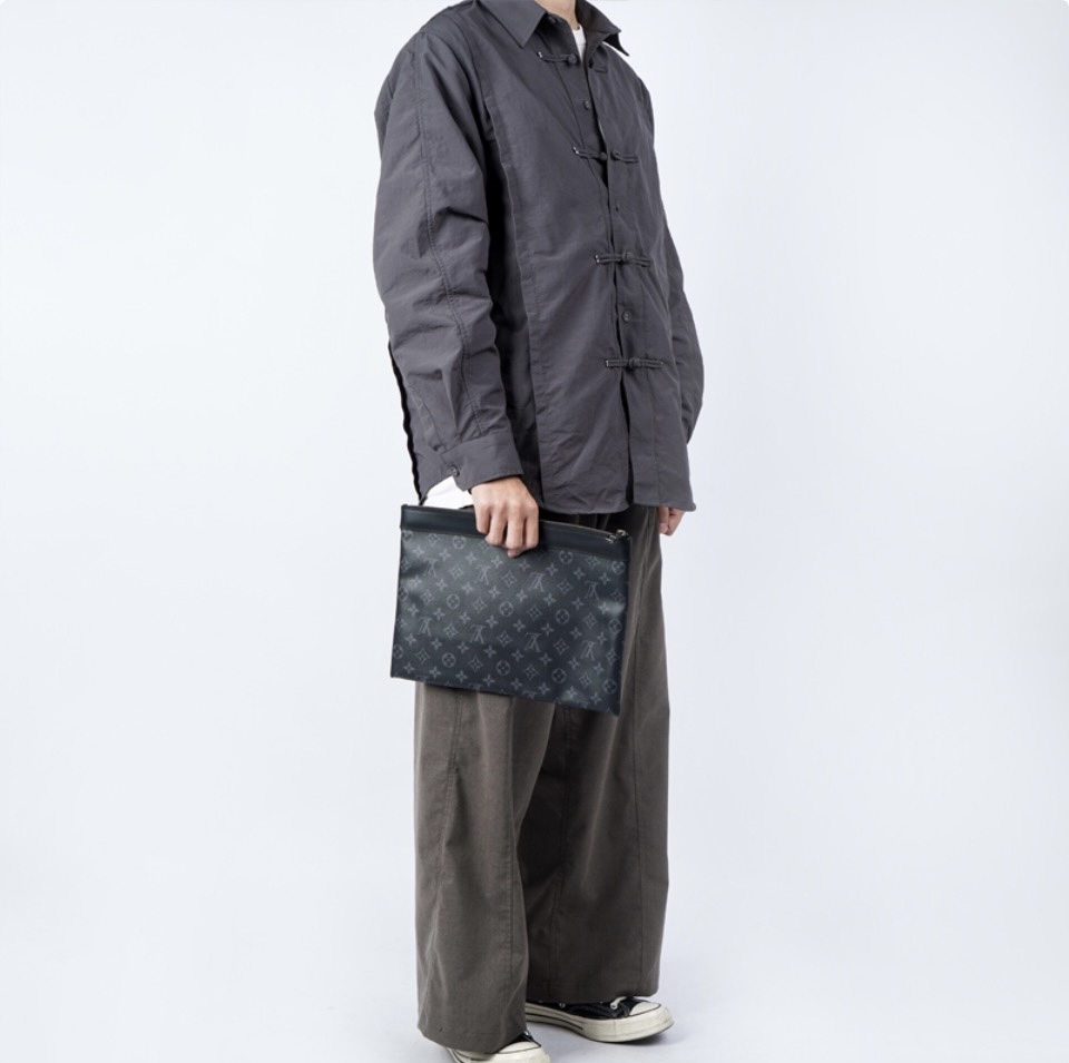 LV Discovery Handbag - Image 2