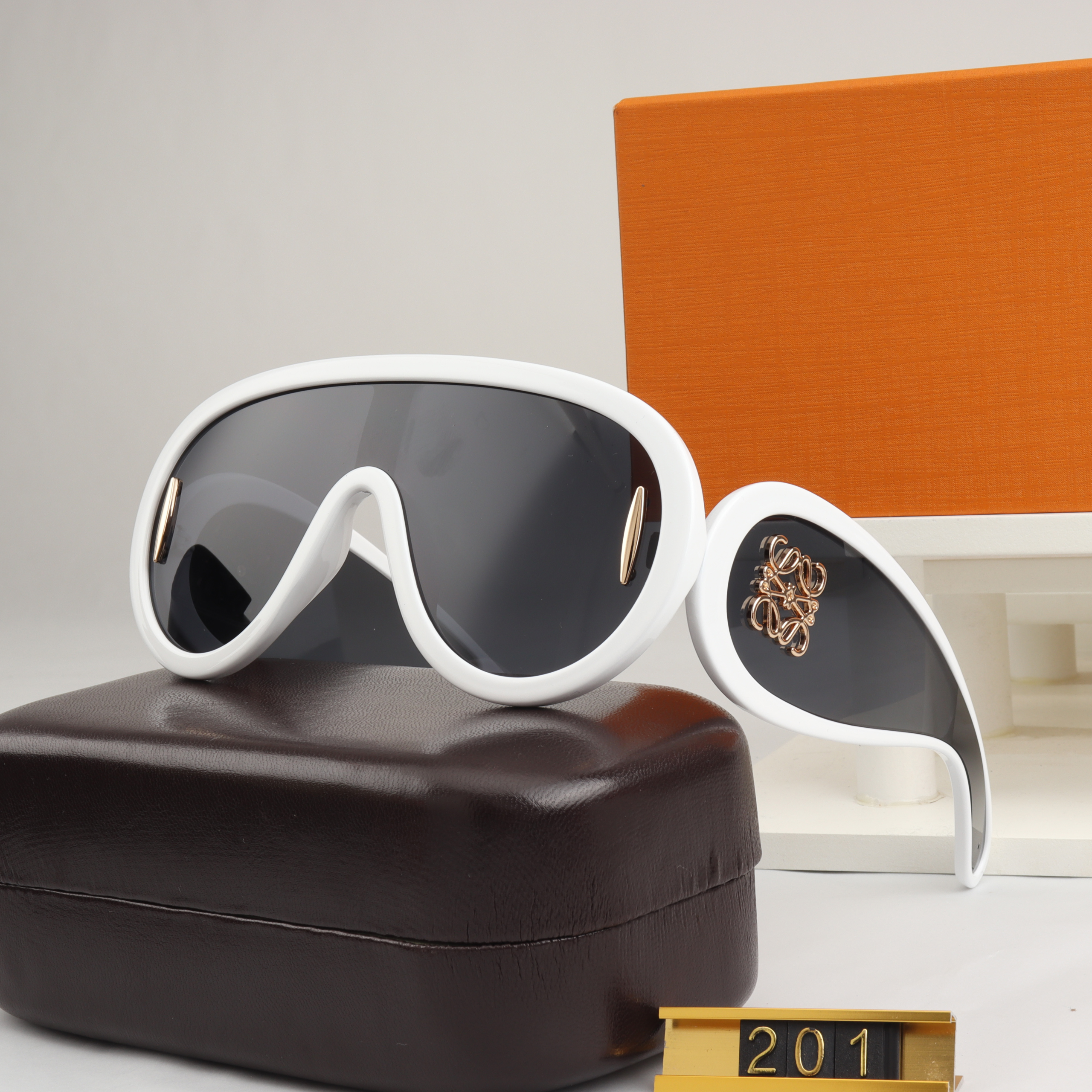 Loewe Sunglasses Top Quality - Image 1