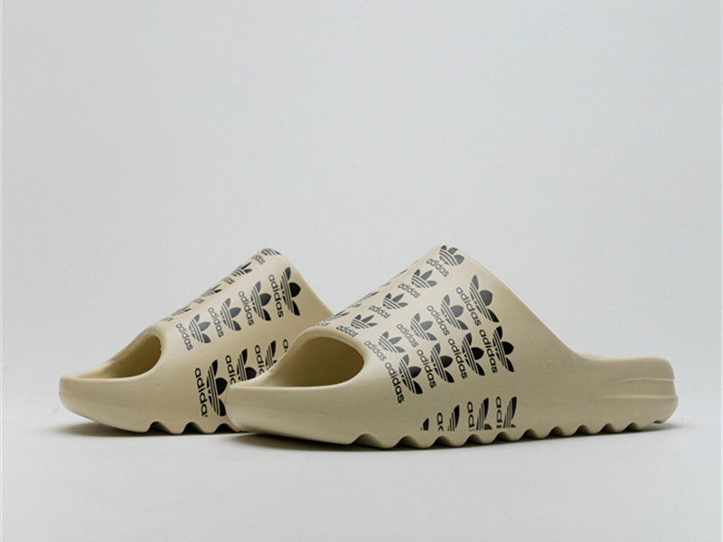 Yeezy Slides Desert Sand Logo FW6345-A - Image 6