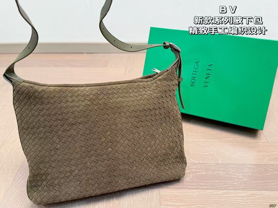 Bottega Bv Woven Underarm Bag - Image 4