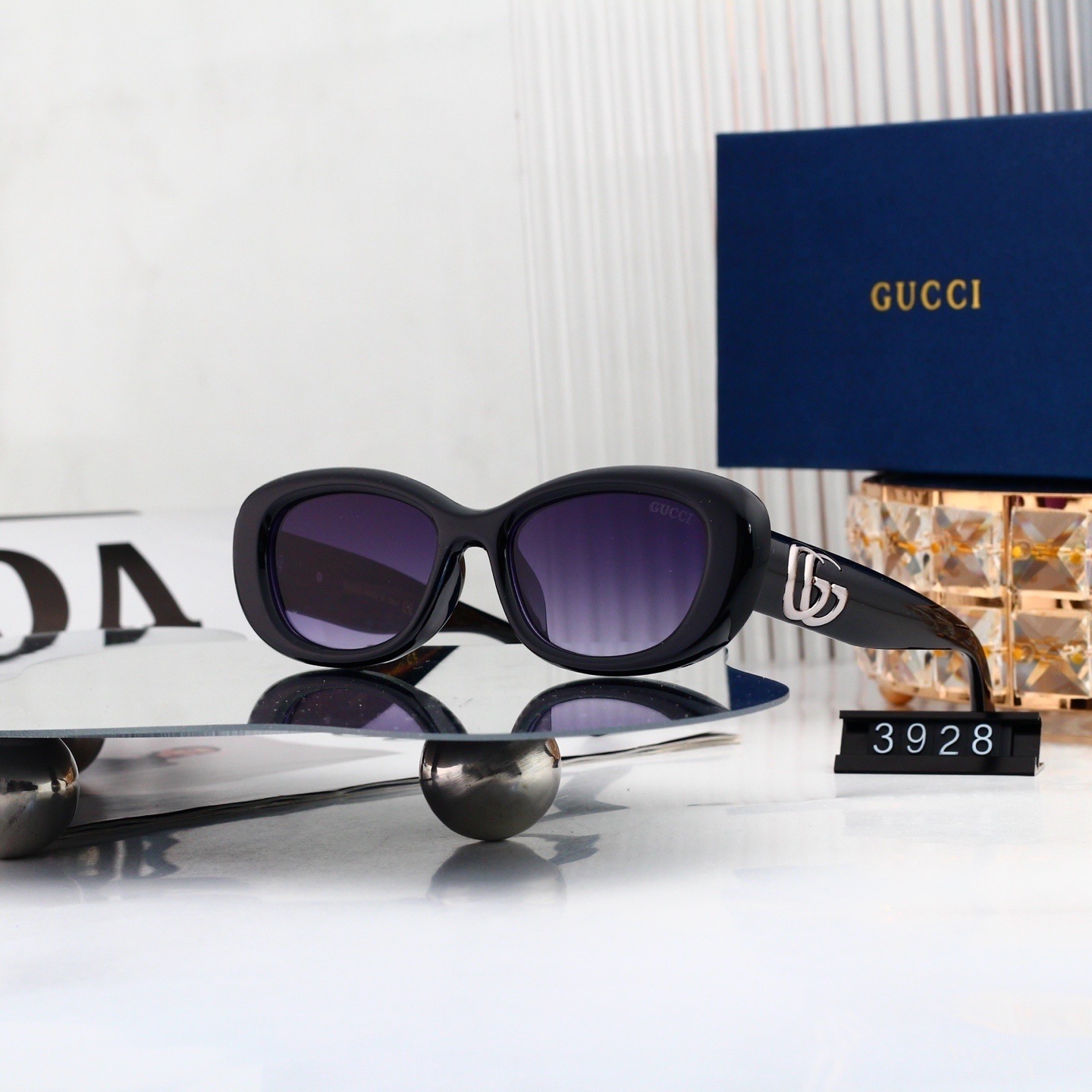 Gucci Fashionable Sunglasses - Image 4
