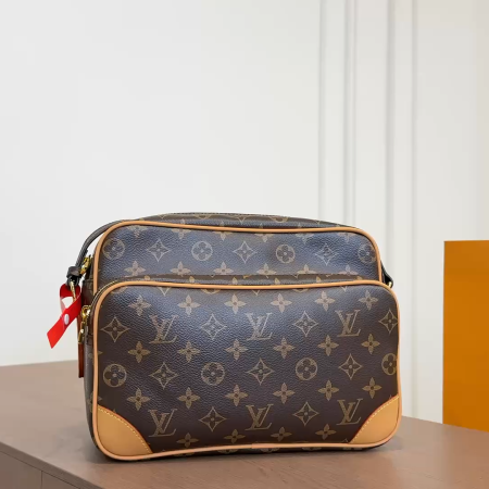 LV Double-Layer Camera Bag - Image 2
