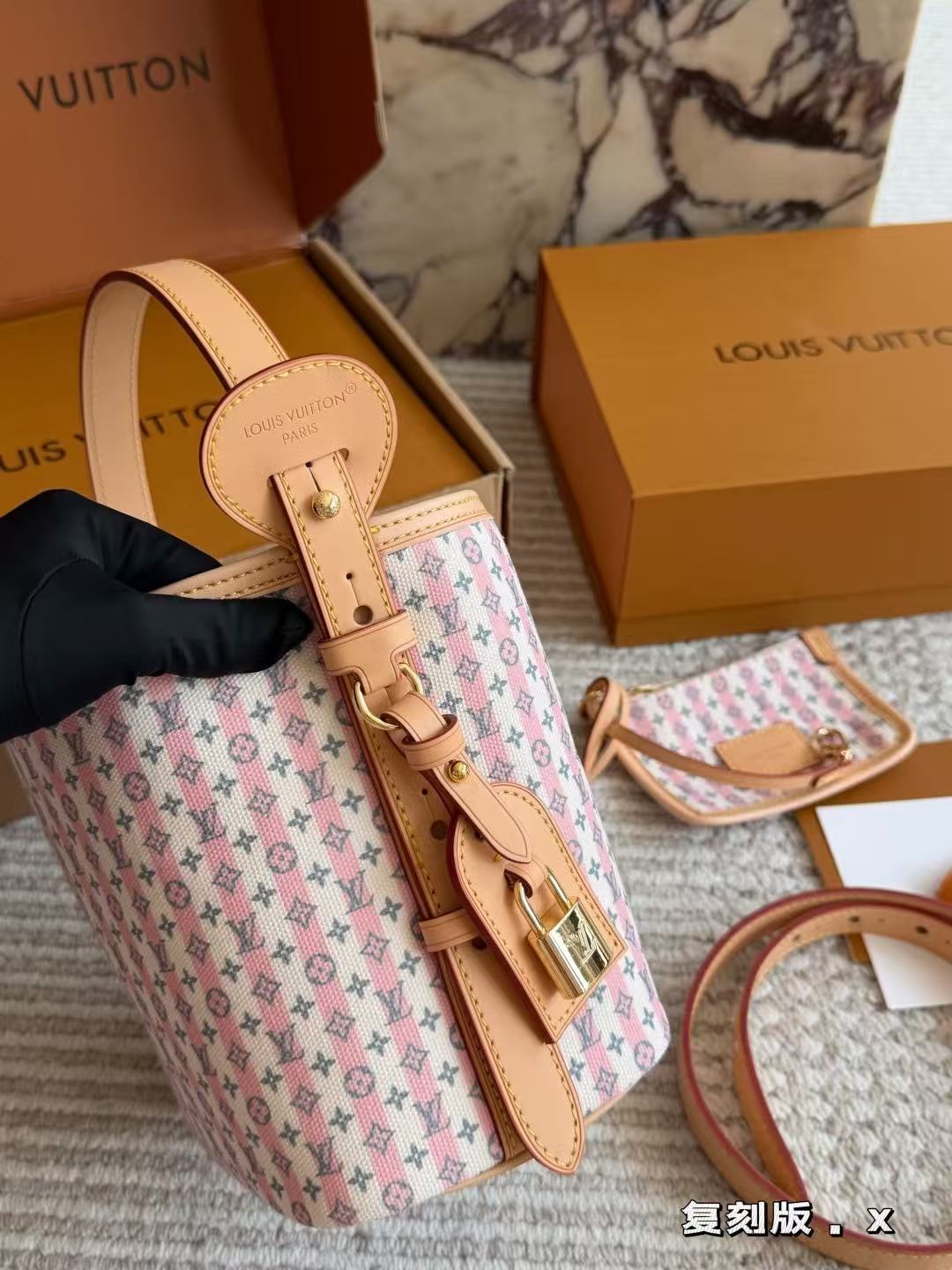 LV Allinbb Bucket Bag - Image 5