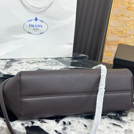 Prada Vitello Daino Handbag - Image 10