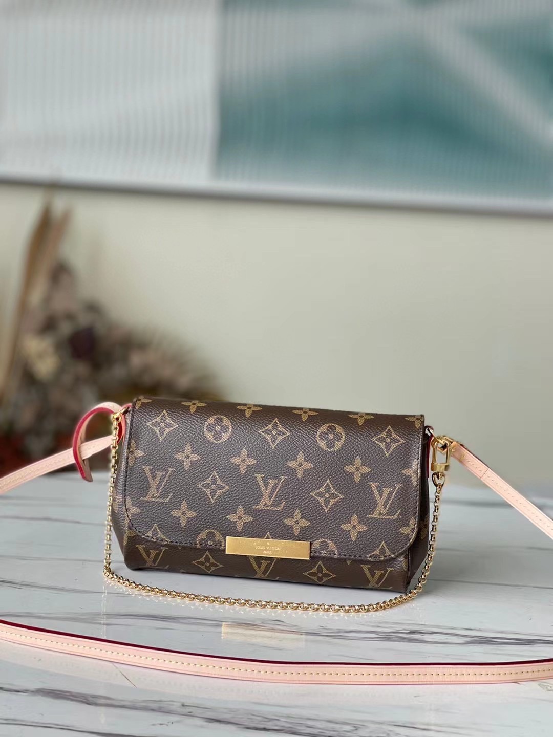 LV Favorite Chain Shoulder Bag - Image 14
