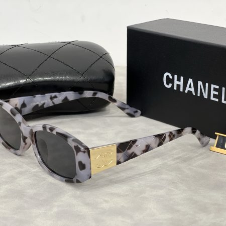 Chanel Fashionable Sunglasses - Image 3