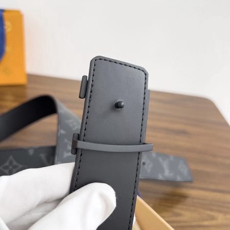 LV Initiales 40MM Reversible Belt Men Top Quality - Image 5