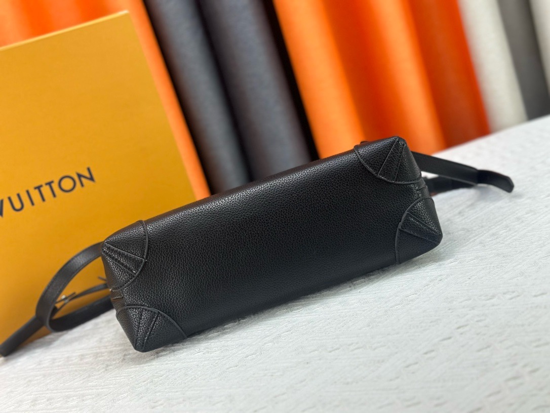 LV Steamer Crossbody Bag - Image 12