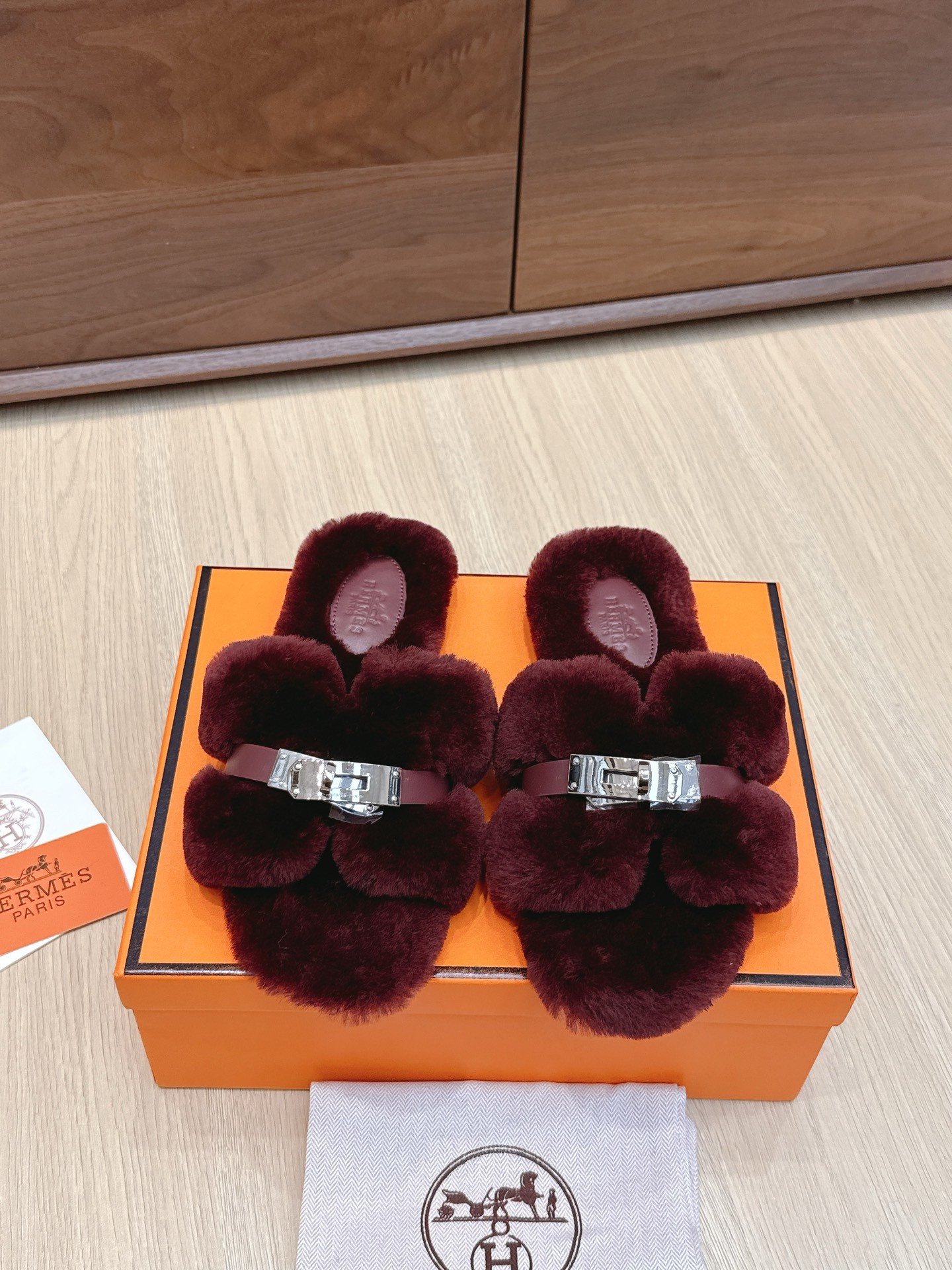 Hermès Fall/Winter Fur-Lined Slippers - Image 1