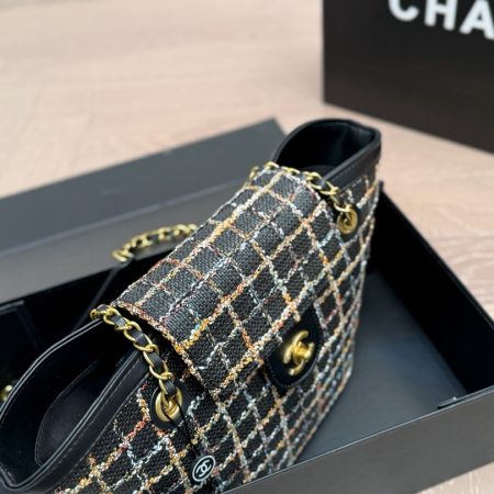 CHANEL Classic Flap Bag - Image 4