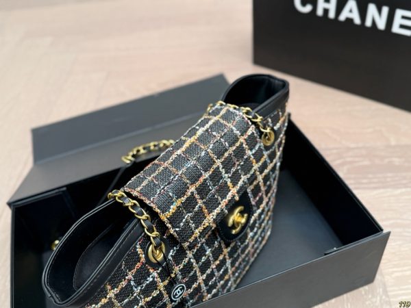 CHANEL Classic Flap Bag