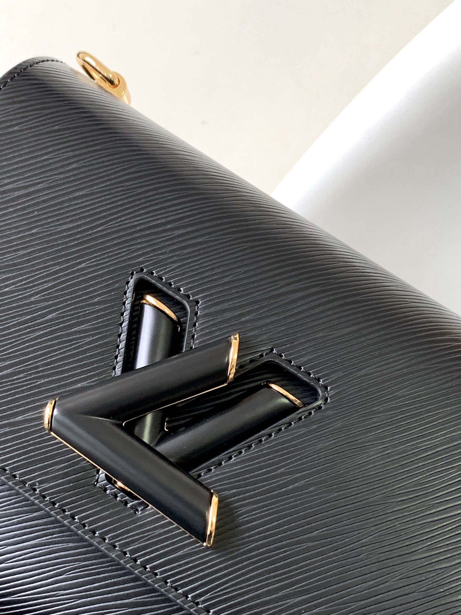 LV Twist MM Bag - Image 5